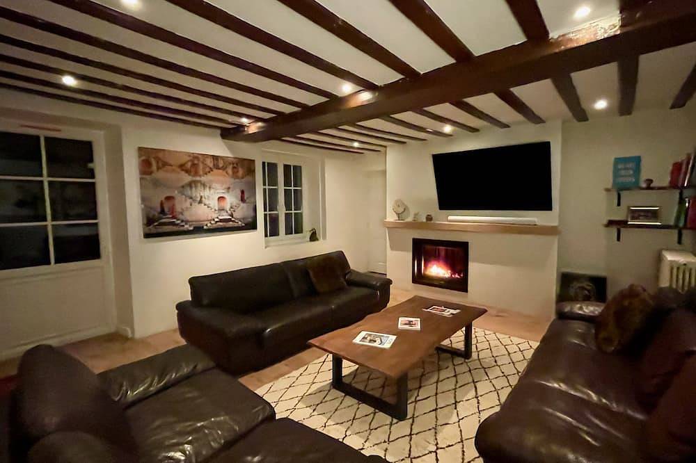 Longère en pierre rénovée dans un style chic et champêtre avec piscine et hammam in Cravent, Yvelines