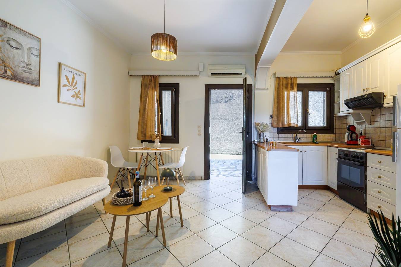 Appartement entier, Appartement 'Breathing' avec vue sur la montagne, Wi-Fi et climatisation in Corfou