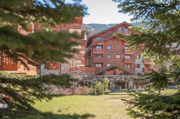 Gîte pour 7 personnes, avec jardin et jacuzzi, adapté aux familles dans Office De Tourisme Des Carroz - 4