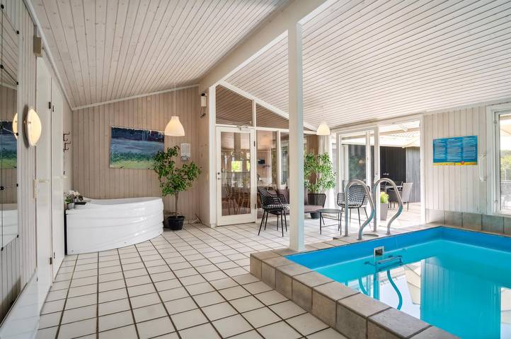 Ferienhaus für 10 Personen, mit Terrasse und Whirlpool sowie Garten und Sauna, mit Haustier auf Seeland - 2