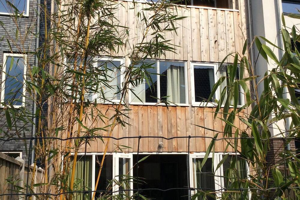 Wooden house close to Amsterdam, Utrecht, Amersfoort, lakes and nature in Hilversum, Noord-Holland