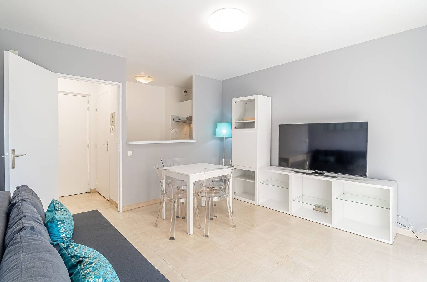 Appartement entier, 1 room apartment 1 minute from Monaco in Beausoleil, Côte méditerranéenne (France)