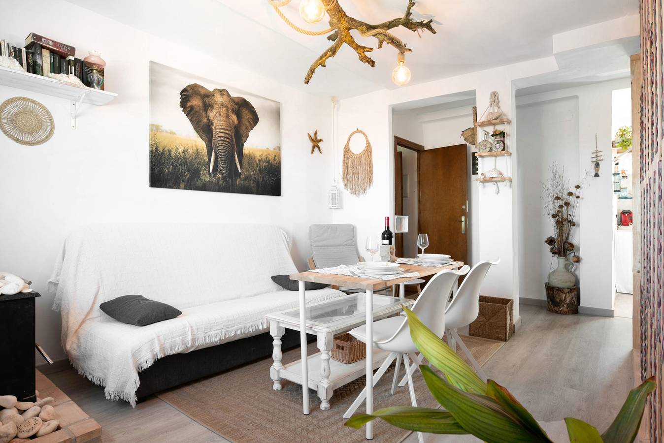 Entire apartment, Apartment "Casa Chipiron" with Mountain View, Terrace & Wi-Fi in Vejer de la Frontera, Costa de la Luz