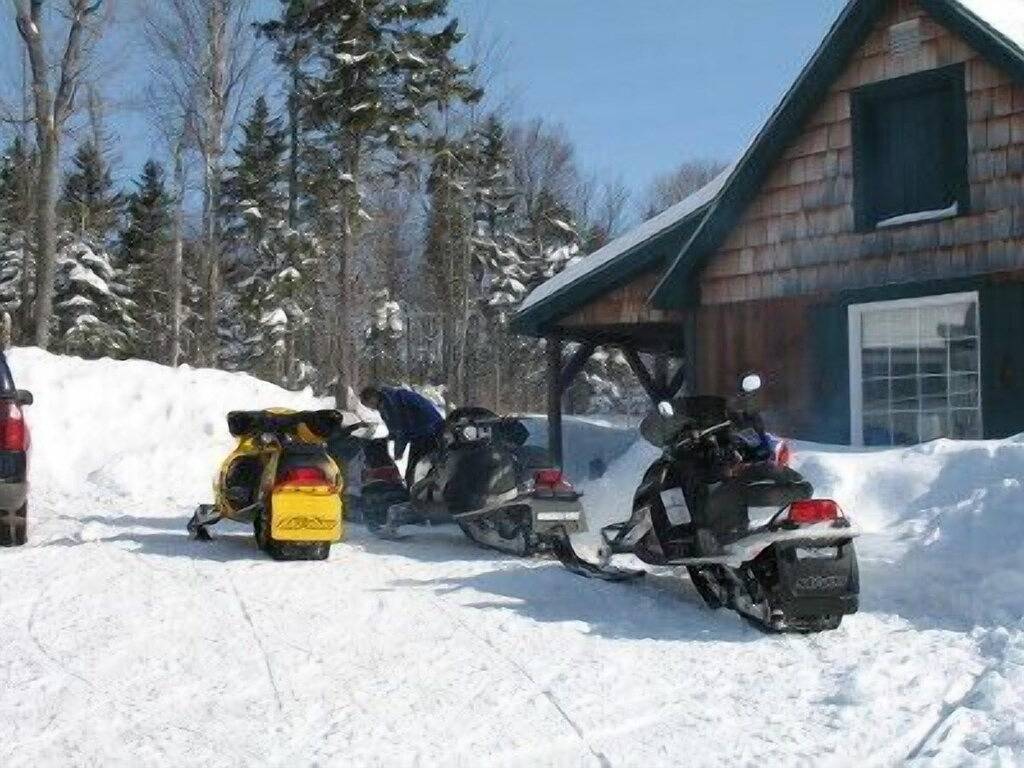 Log Cabin for 5 Guests in Pittsburg (NH), New Hampshire