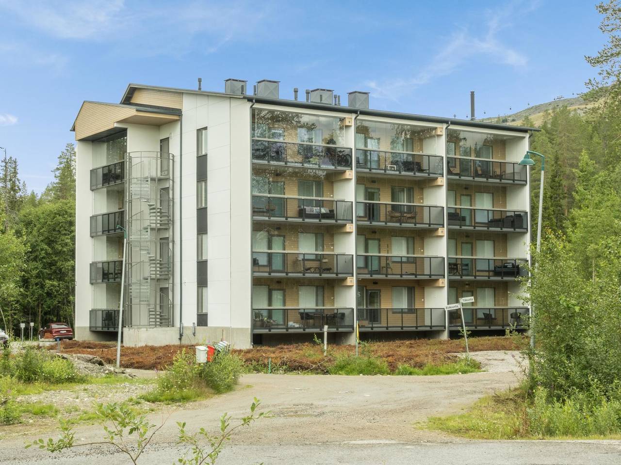 Tievan aurinkorinne dina in Levi