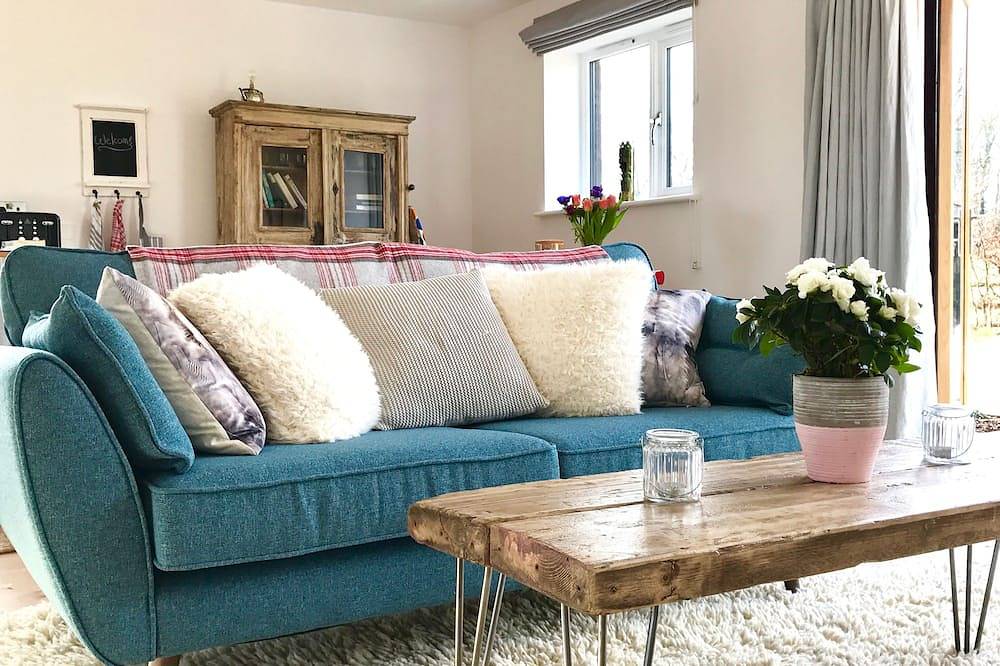 Romantic retreat in the hop fields of Kent, with great sightseeing in Tenterden, Ashford region