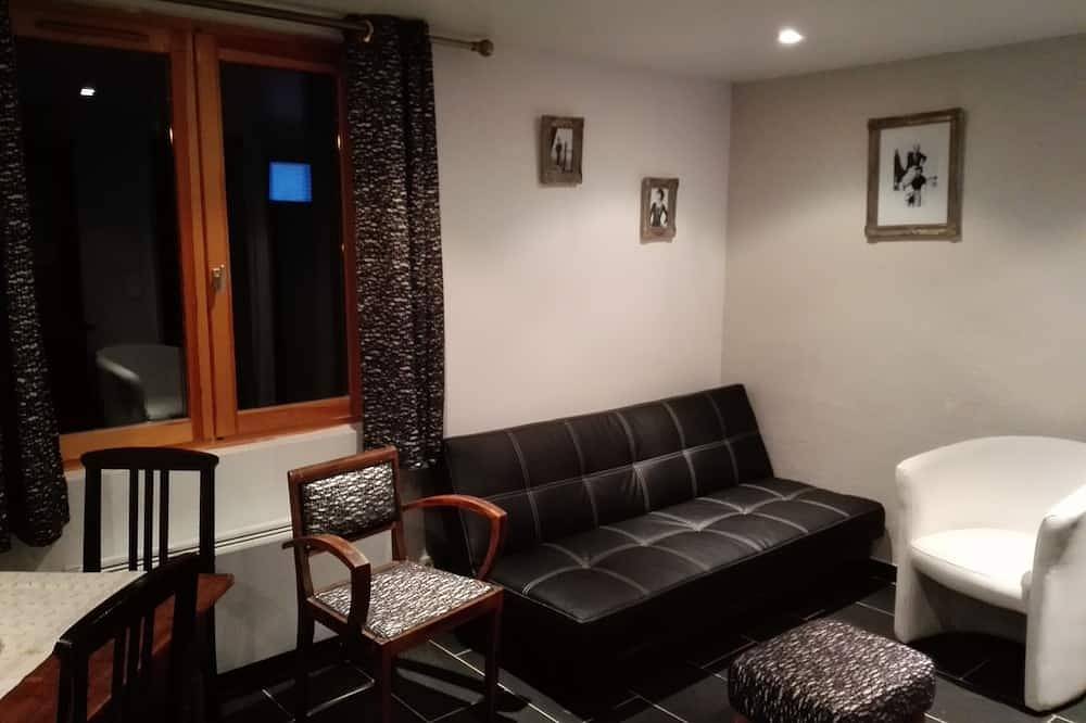 Entire apartment, \"Chez Bebeth\" Elegant and atypical 1920's style La Chalp st Agathe Saint Veran in Saint-Véran, Queyras