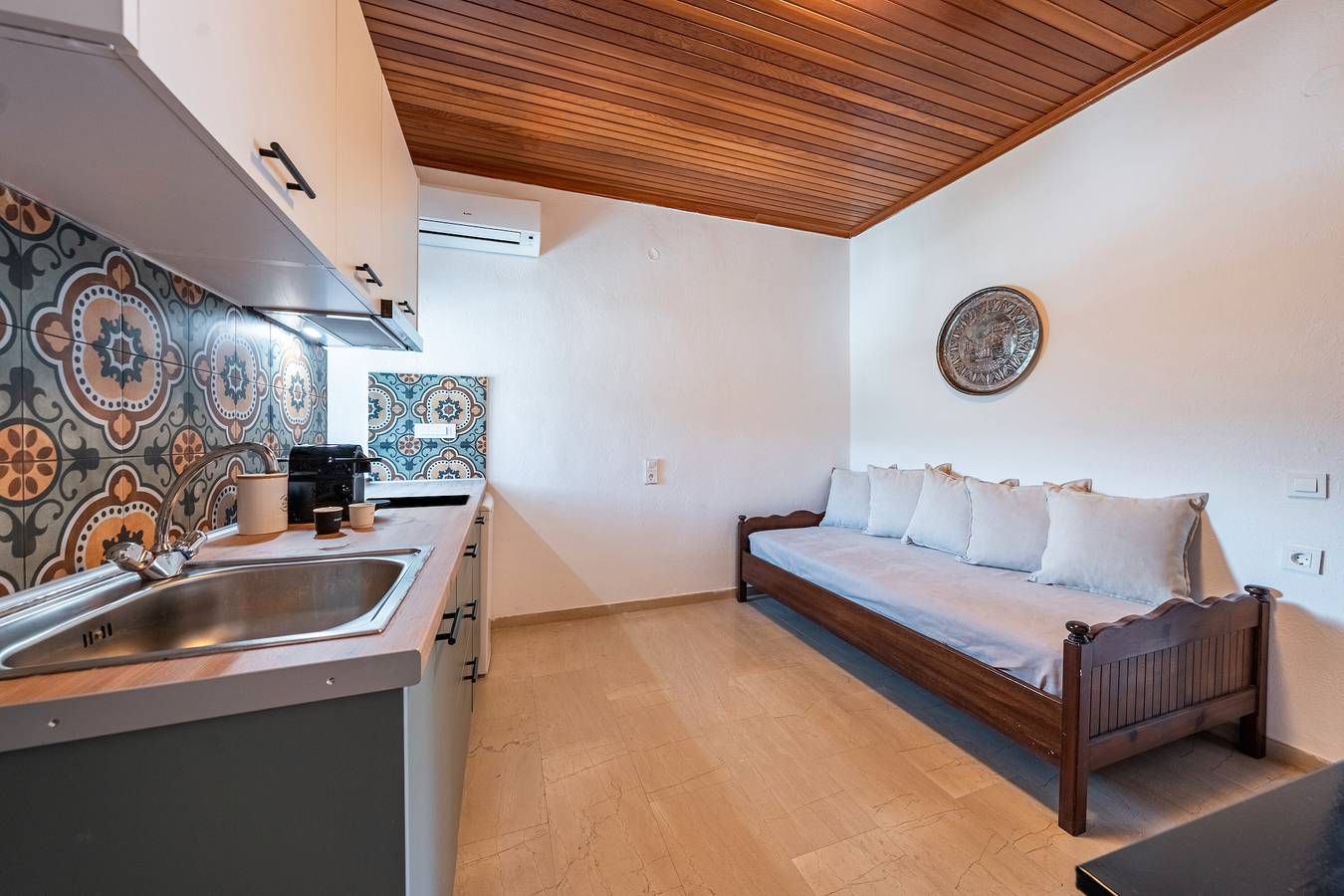 Entire apartment, Apartment 'Old Manor House 3' with Sea View, Wi-Fi and Air Conditioning in Syvota, Thesprotia region