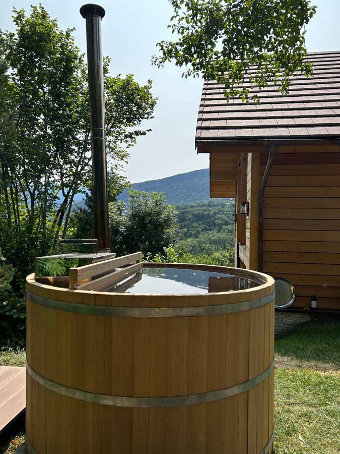 Chalet pour 2 personnes, avec Jacuzzi et Terrasse ainsi que Jardin et Vue à Saint-Jorioz