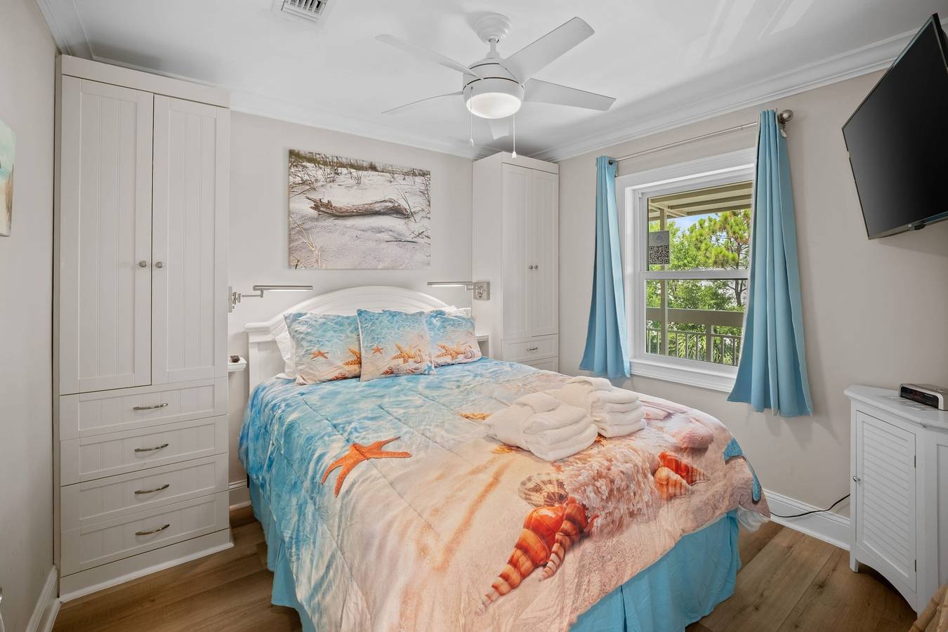Entire apartment, Breakers 328 Oceanfront Hilton Head Condo Direct Beach Access in Coligny Beach, Shipyard Plantation