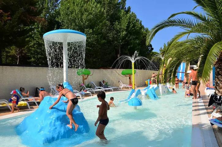 Camping für 6 Personen, mit Pool und Sauna sowie Terrasse in der Camargue - 2