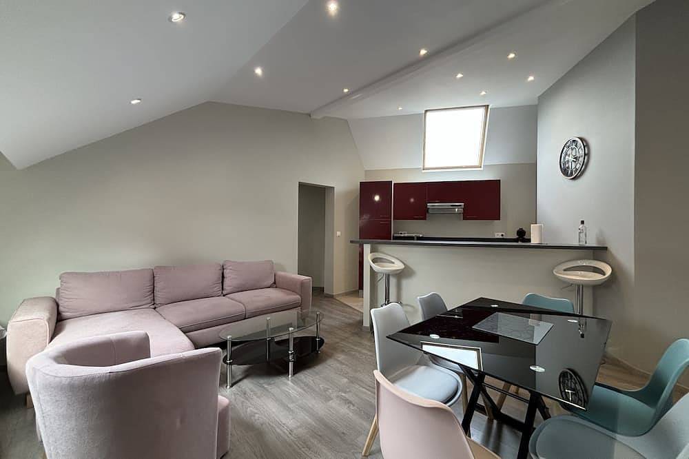 Apartamento entero, Apartamento-Ciudad-Baño privado con ducha-Vista a lugar emblemático in Bourges, Región de Bourges
