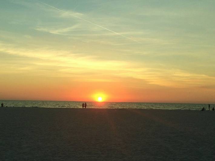 Vacation rental for 6 people, with yard and pool, with pets in Treasure Island