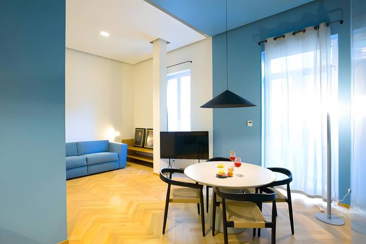 Entire apartment, Superior Family Apartment with Wi-Fi and Air Conditioning in Naples, Naples Province