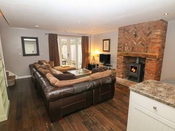 Cottage for 10 People in Alton Towers, Staffordshire, Photo 3