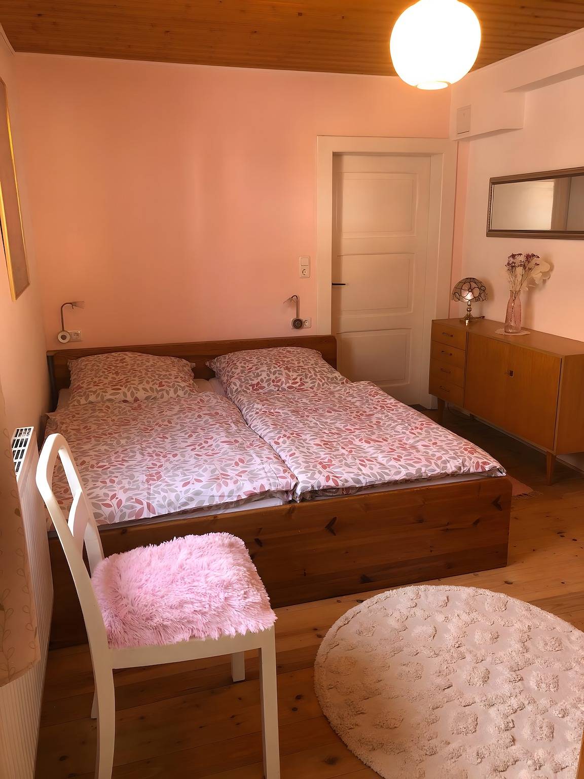 Ganze Wohnung, "Mein Ferienhaus Rosenbusch 1" mit privater Terrasse, Garten und Wi-Fi in Kemmern, Landkreis Bamberg