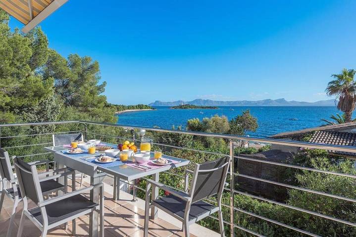 Villa 'Vistafar ' con vistas al mar, Wi-Fi y aire acondicionado in Alcanada, Alcúdia