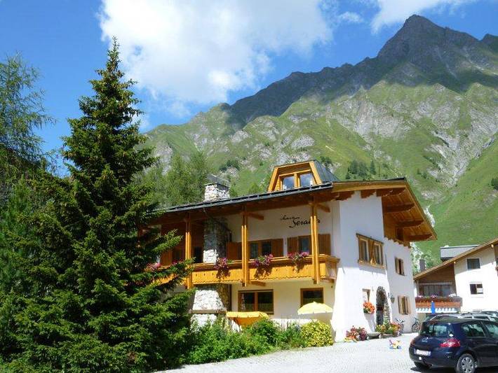 Ferienwohnung für 4 Personen, mit Balkon und Garten in Samnaun