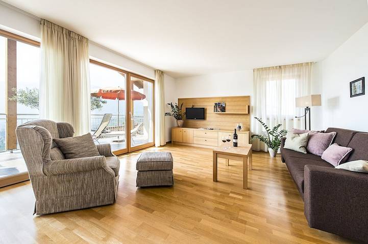 Ganze Wohnung, Schenna bei Meran – Großzügiges Panorama-Apartment mit beheiztem Pool in Schenna, Sarntaler Alpen