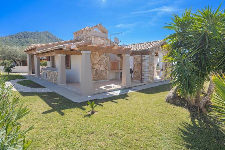 Location de vacances pour 10 personnes, avec jardin ainsi que piscine et vue à Castiadas - 4