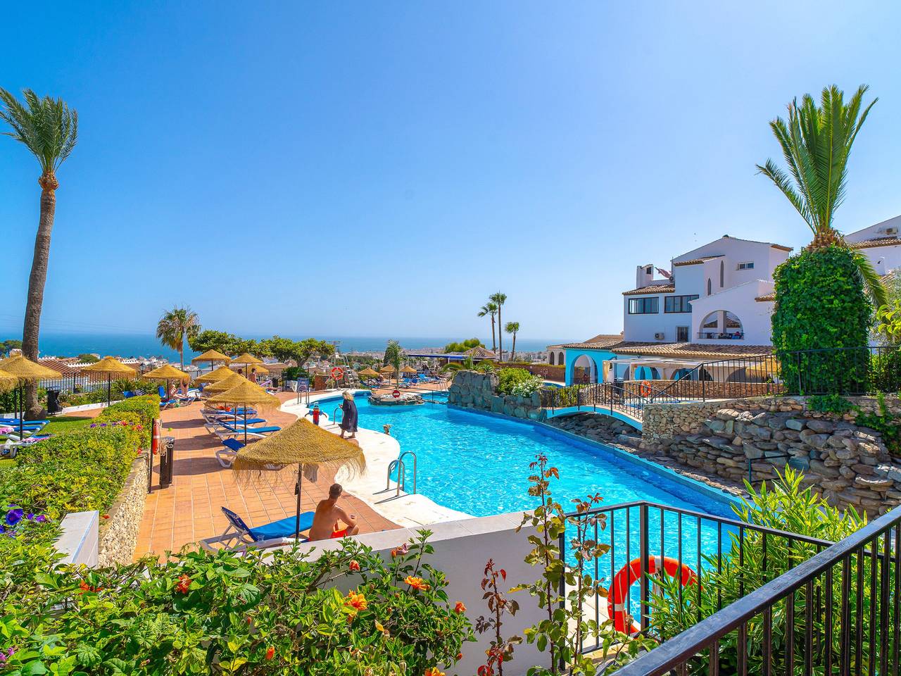 Maison andalouse moderne avec terrasse et jardins à Nerja in Senorio de Capistrano, El Capistrano