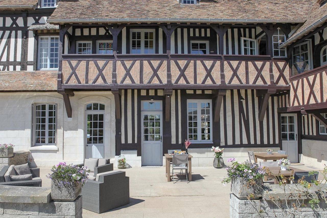 Two-Bedroom Suite in Le Neubourg, Région d'Évreux