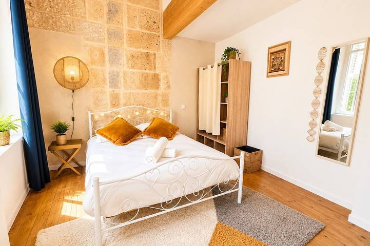 Ganze Wohnung, Apartment-Stadt-Ensuite mit Dusche-Terrasse in Angoulême, Charente