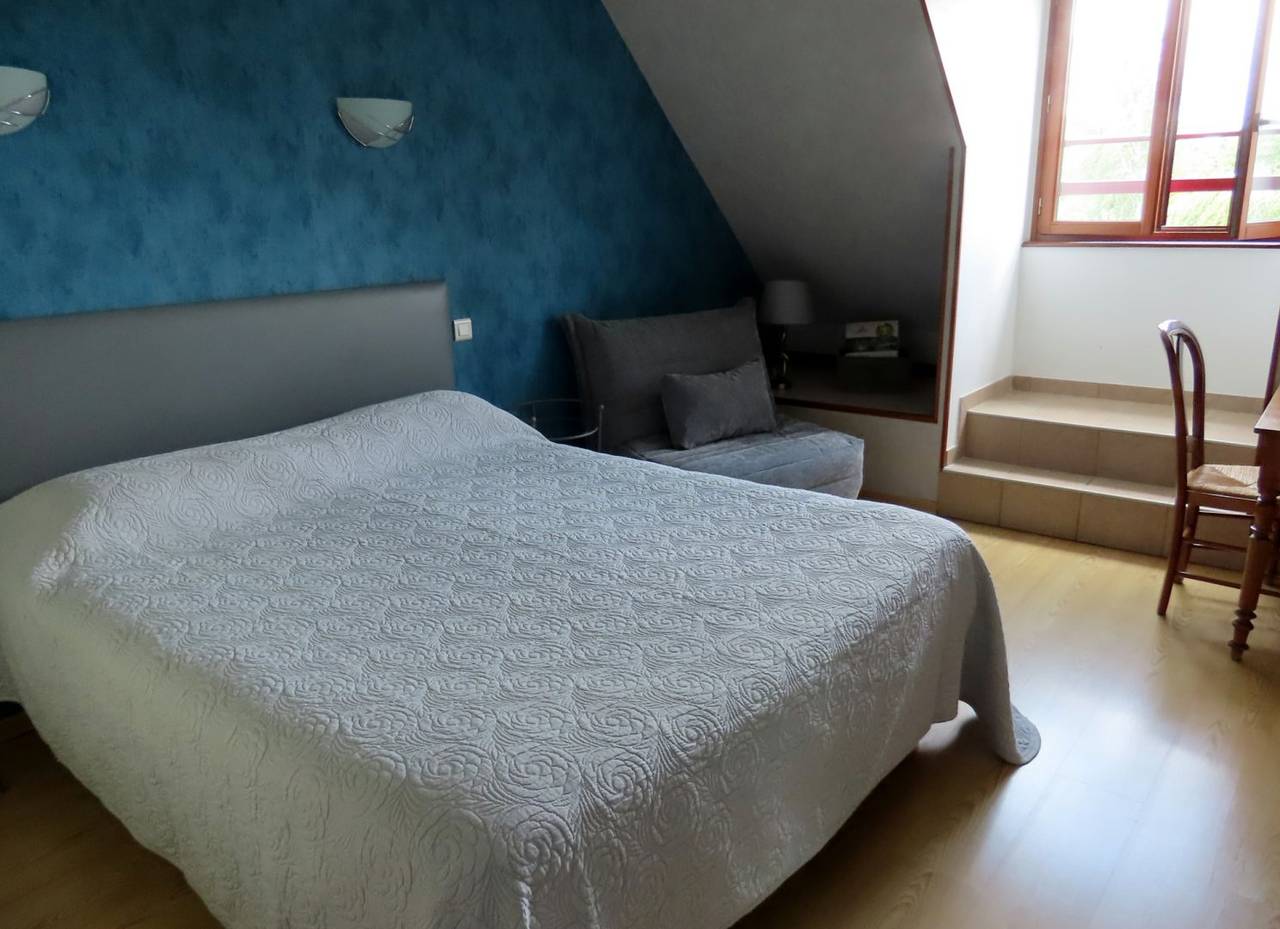 Gîte et chambres d'hôtes "La Goutte" - Chambre Bleue in Courtils, Baie du Mont-Saint-Michel