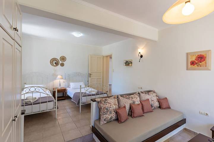 La Maison Artemis, Vie Rustique de Village avec Piscine in Asteri, Région de Réthymnon