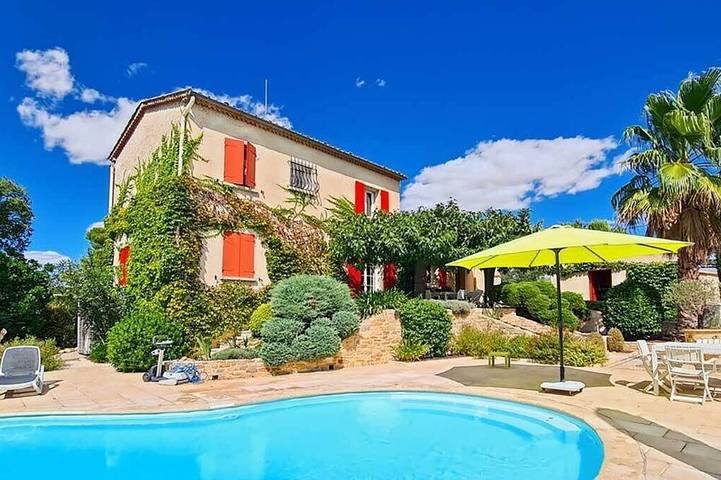 Location de vacances pour 8 personnes, avec piscine à Méjannes-lès-Alès