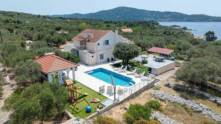 Ferienhaus für 10 Personen, mit Meerblick und Garten sowie Pool - 1