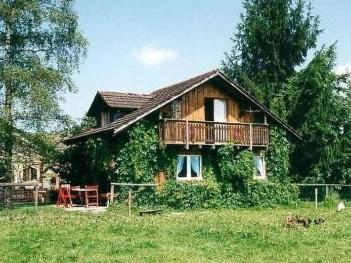 Ferienhaus für 6 Personen, mit Terrasse und Garten sowie Pool in der Ostschweiz