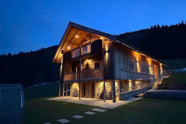 Gîte pour 14 personnes, avec jardin ainsi que balcon et jacuzzi