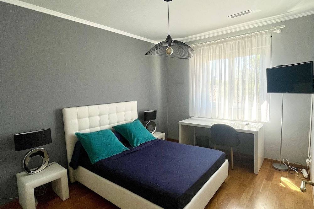 Belle maison spacieuse , confortable, calme. tout en étant proche des commerces in Mollégès, Région d'Arles