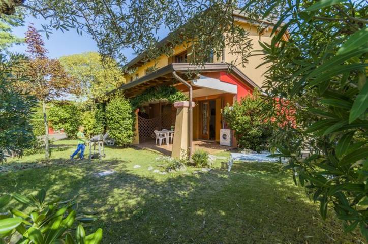 Ferieleilighet for 5 personer, med Balkong / Terrasse og Hage i tillegg til Utsikt i Bibione