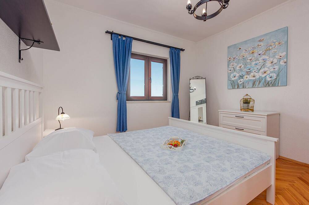Bonita casa de 2 habitaciones en Prizna in Cesarica, Parque Natural del Velebit