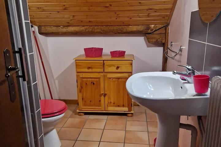 Location de vacances pour 5 personnes, avec terrasse ainsi que sauna et jardin à Chapelle-des-Bois - 3