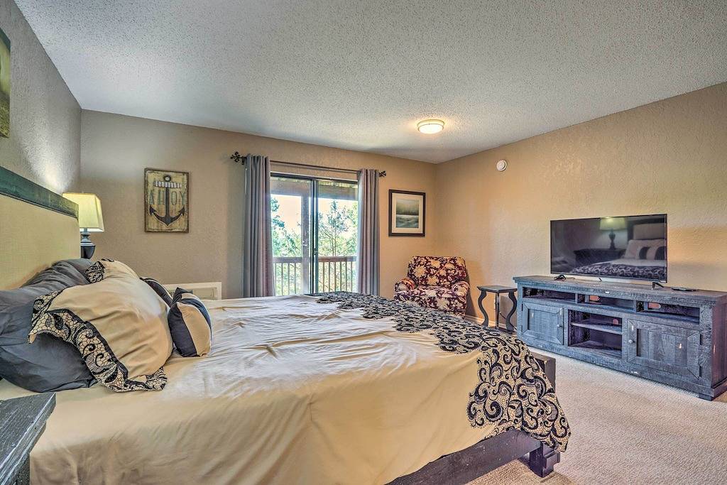 Log Cabin for 8 People in Lake of the Ozarks, Ozark Mountains