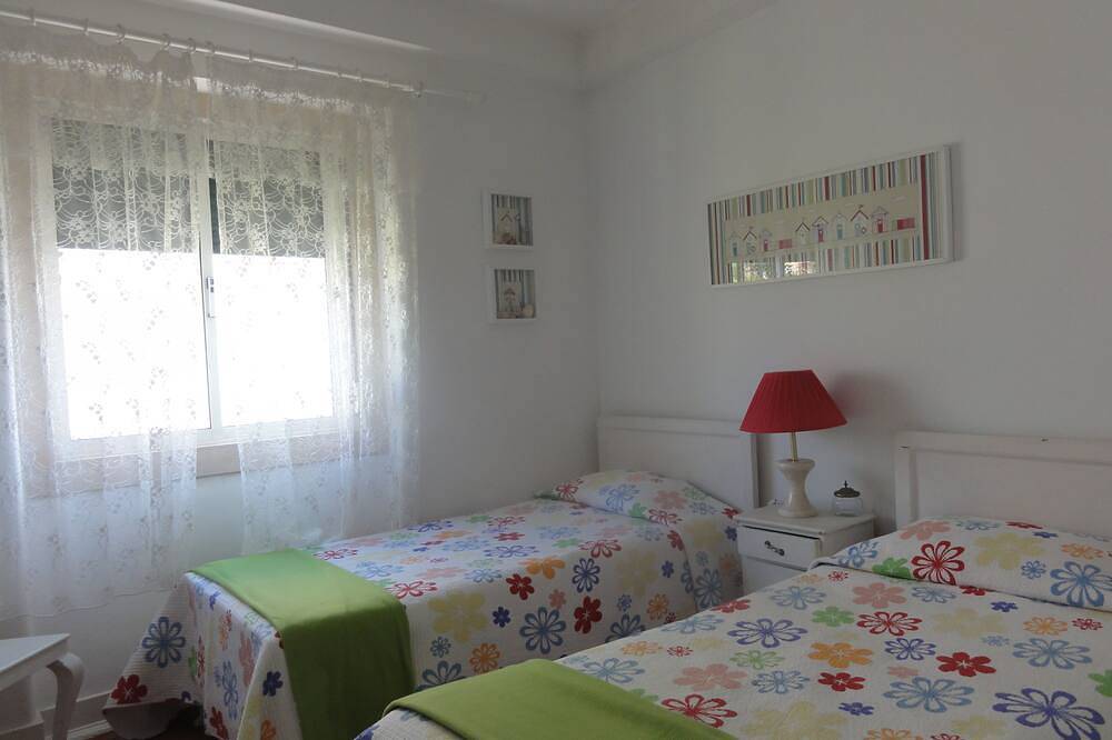 In der Nähe von Lissabon und dem Strand -1 Etage Villa in Halbinsel von Setúbal