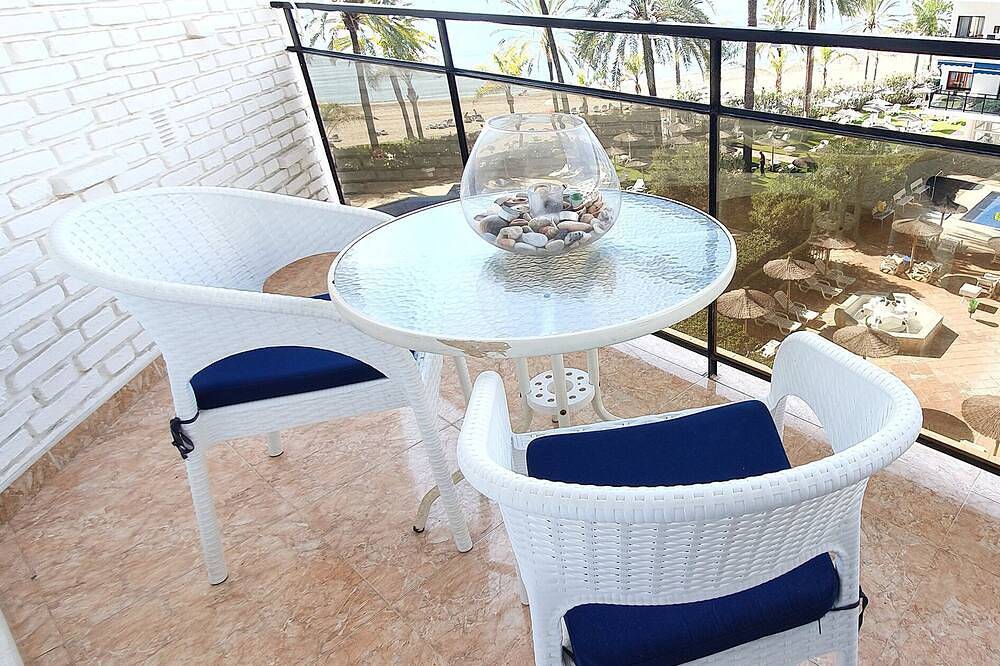 Geheel appartement, Skol 203 - 1-Bedroom Apartment in Edificio Skol with Enviable Sea Views in Playa de la Fontanilla, Marbella