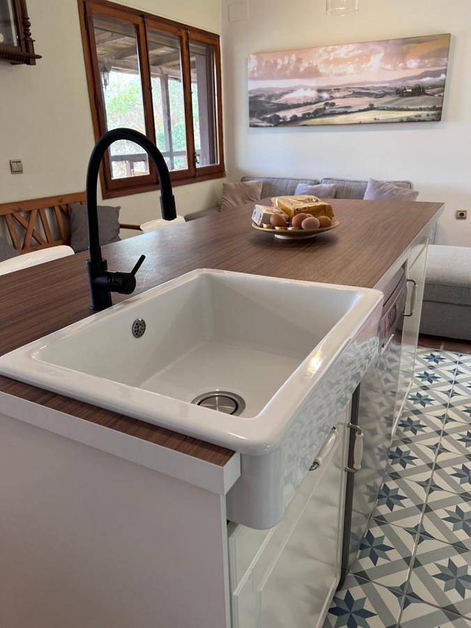 Casa de vacaciones para 6 personas, con Balcón y Terraza además de Jardín y Piscina en Cuenca de Pamplona - 4