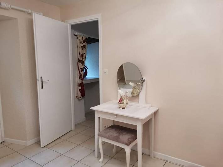 Location de vacances pour 4 personnes, avec vue ainsi que jardin et piscine à Suaux - 3