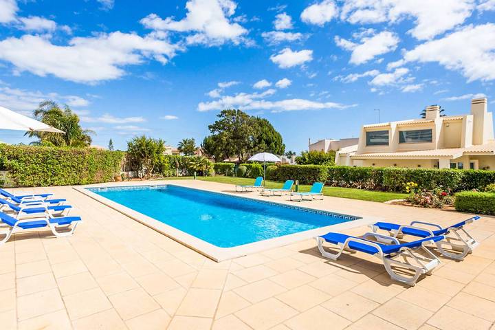 Villa für 8 Personen, mit Terrasse in Galé