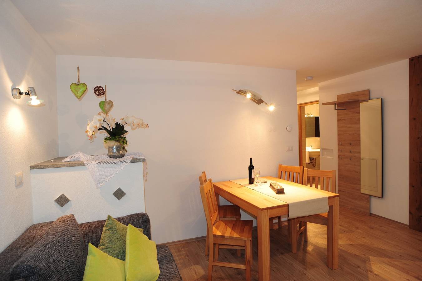 Entire apartment, Apartment "Steinhaus L" with Mountain View, Shared Pool & Wi-Fi in Ahrn Valley, Ziller valley alps