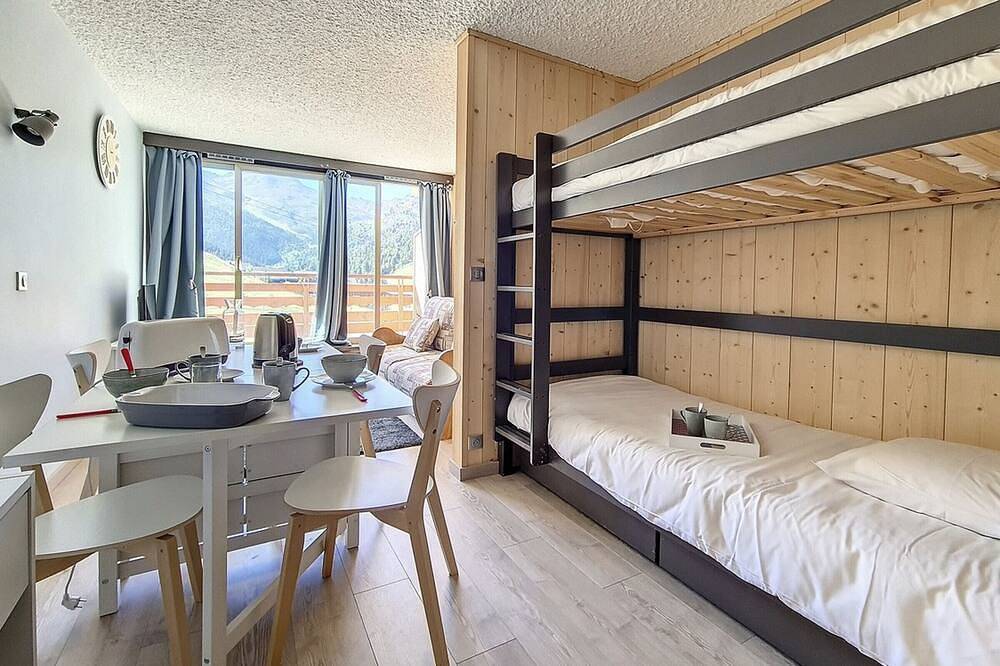 Entire apartment, Spacious renovated studio · Ski-in/ski-out · South-facing balcony in Méribel-Mottaret, Les Allues