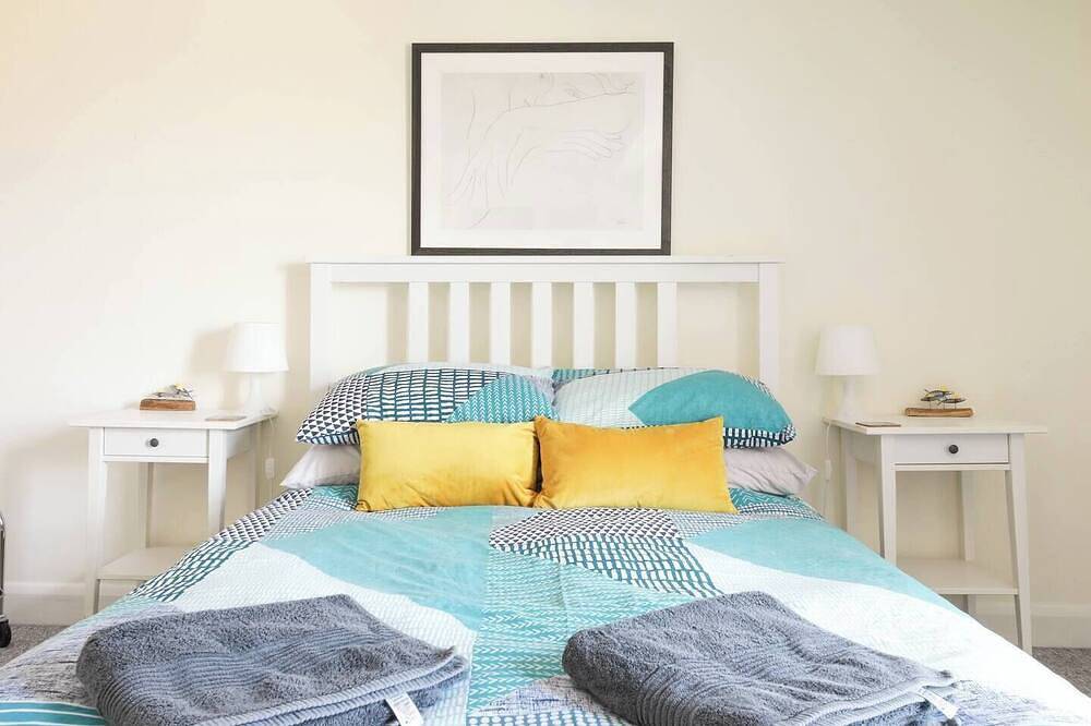 Entire apartment, Rooftops is a centrally located two-bedroom apartment, with everything on your doorstep. in Whitstable, Kent