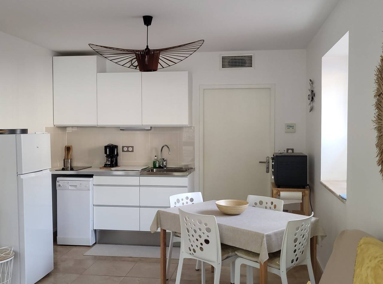Appartement entier, T2 rez-de-jardin, lumineux et traversant in Vals-les-Bains, Parc naturel régional des Monts d'Ardèche