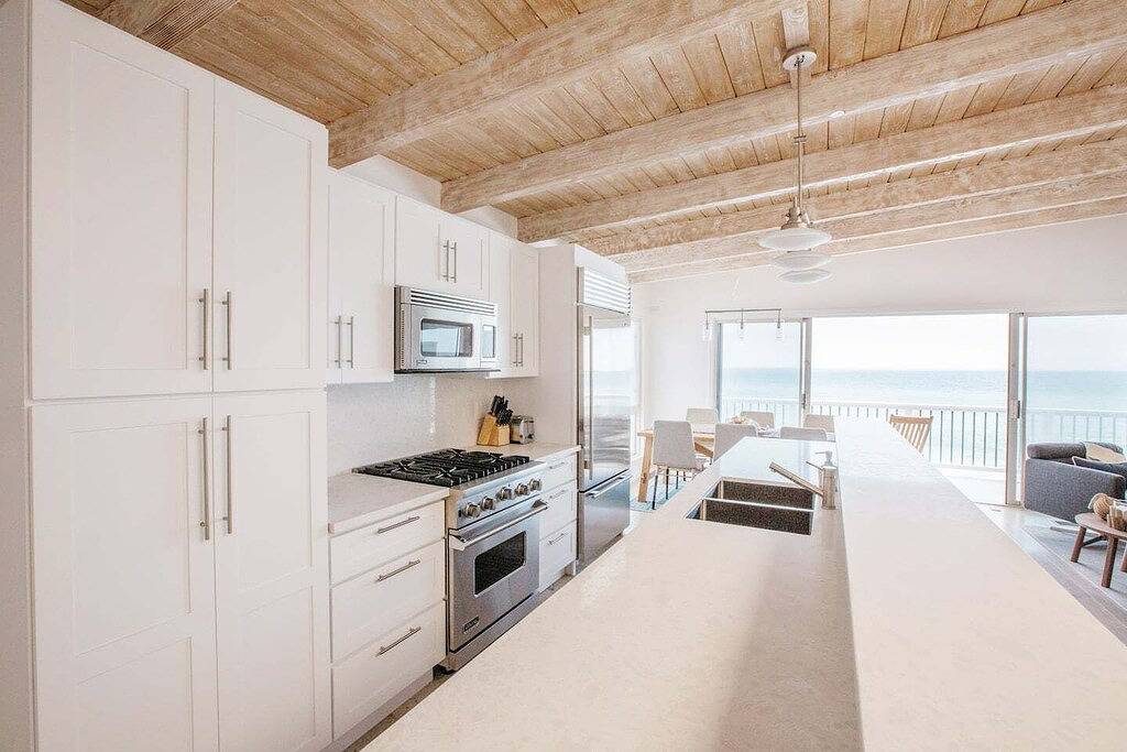 Luxury Malibu Road Oceanfront Townhouse Private Beach in Malibu, Los Angeles County