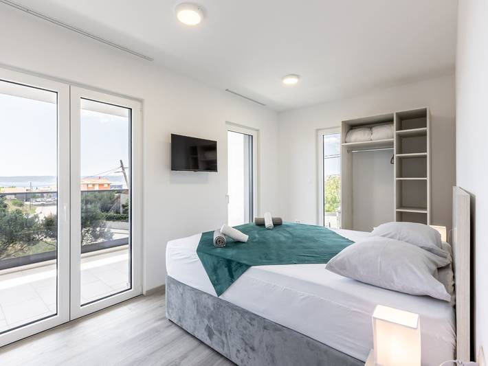 Villa für 12 Personen, mit Balkon und Garten sowie Whirlpool, kinderfreundlich in Kaštela - 3