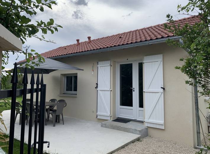 Gîte pour 6 personnes, avec terrasse et jardin